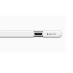 نمای نزدیک افقی از پورت مخفی USB-C زیر درپوش کشویی قلم هوشمند Apple Pencil